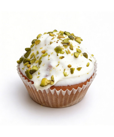 Magdalenas caseras de aceite de oliva virgen extra rellenas de pistacho y cubiertas de chocolate blanco